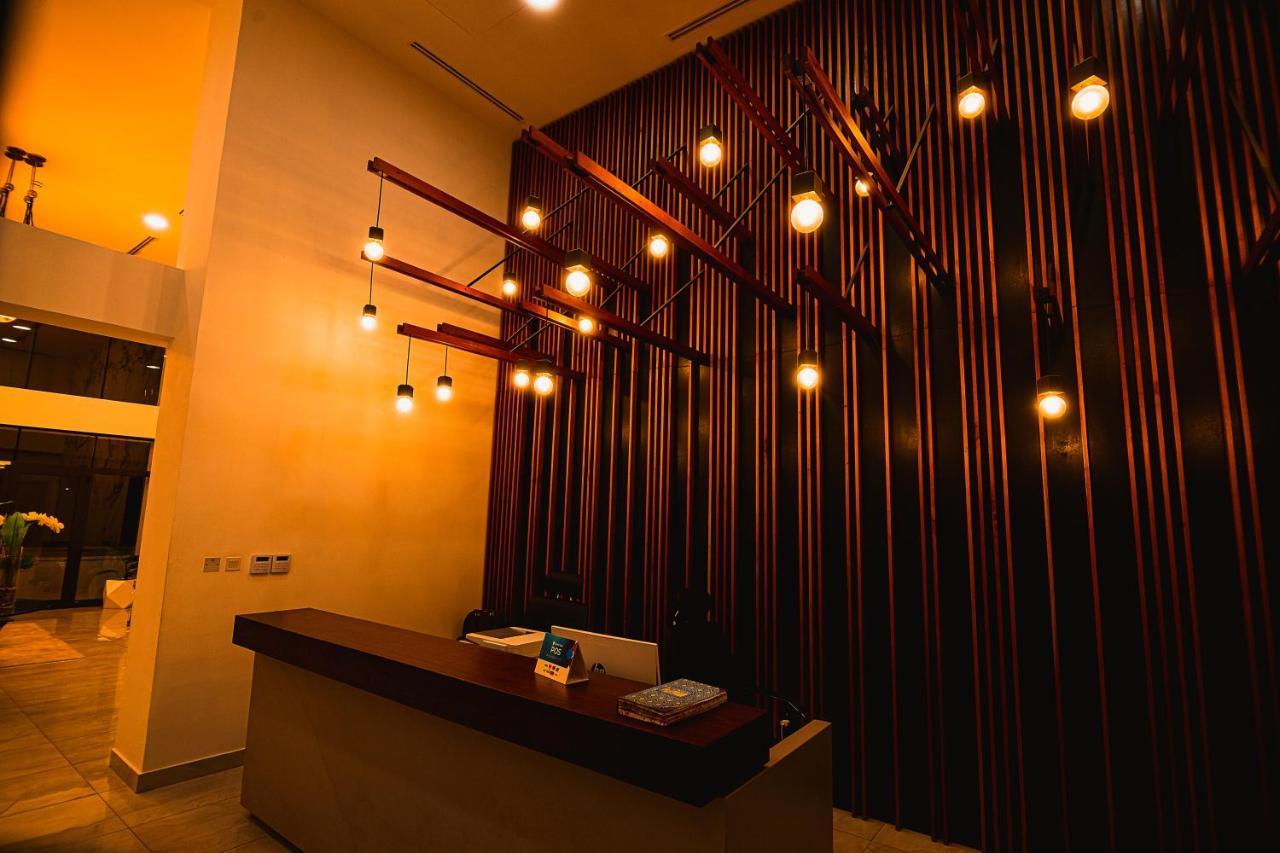 Piano And Gold At The Signature, Tetteh Quarshie أكرا المظهر الخارجي الصورة